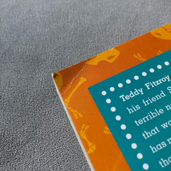 Tyrannosaurus Wrecks ~ Stuart Gibbs ~ Paperback - Picture 6 of 8